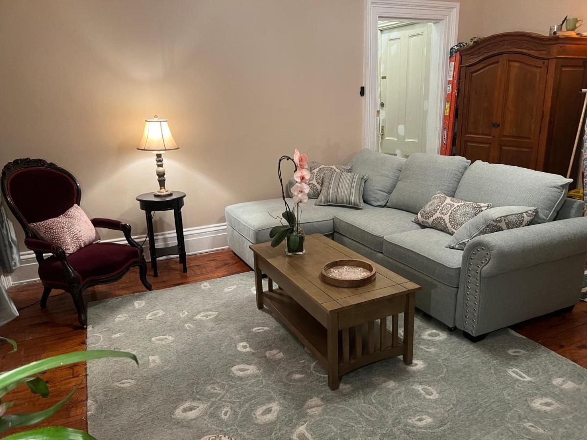 1 Bedroom Private Victorian Apt In Convenient City Location On 5 Acre, Sleeps 4 بكبسي المظهر الخارجي الصورة