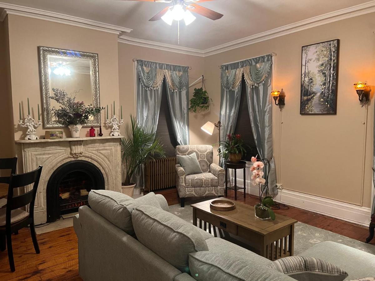 1 Bedroom Private Victorian Apt In Convenient City Location On 5 Acre, Sleeps 4 بكبسي المظهر الخارجي الصورة