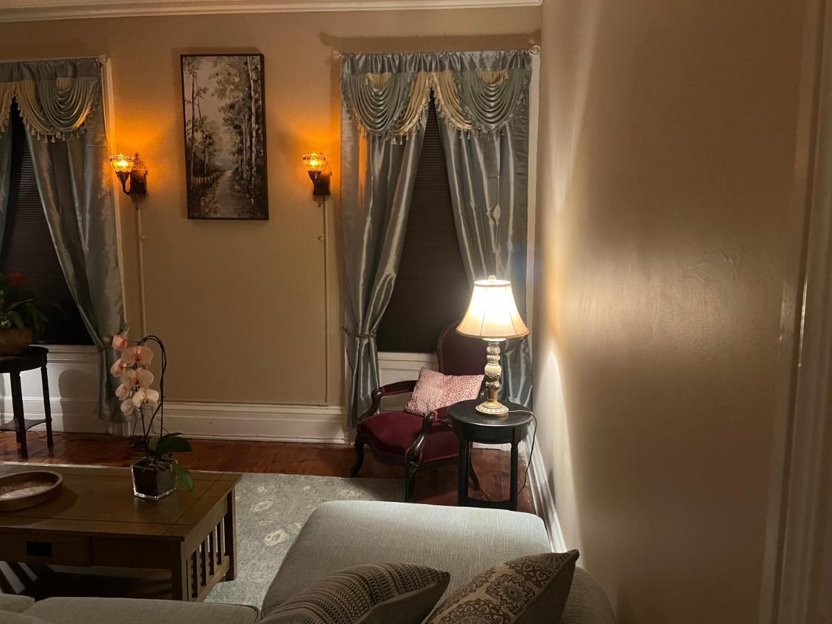 1 Bedroom Private Victorian Apt In Convenient City Location On 5 Acre, Sleeps 4 بكبسي المظهر الخارجي الصورة