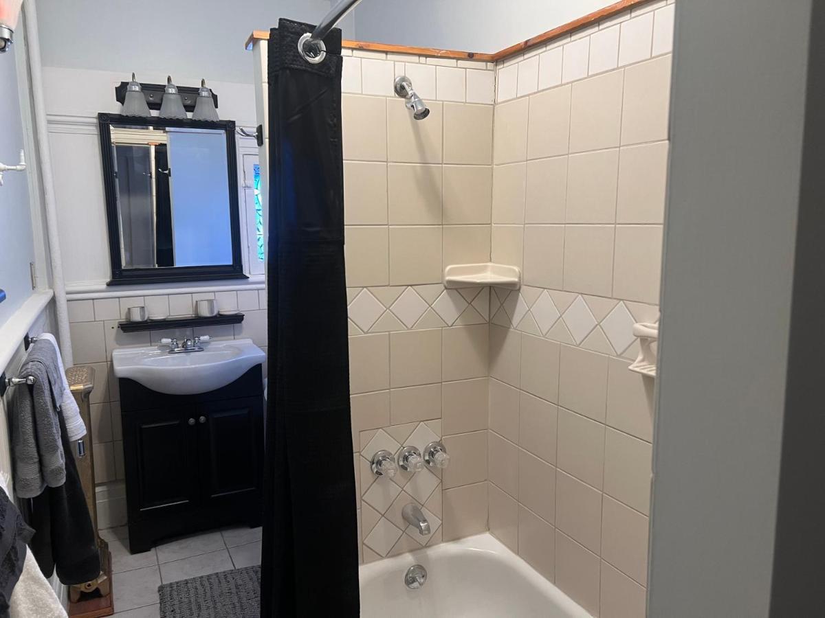 1 Bedroom Private Victorian Apt In Convenient City Location On 5 Acre, Sleeps 4 بكبسي المظهر الخارجي الصورة