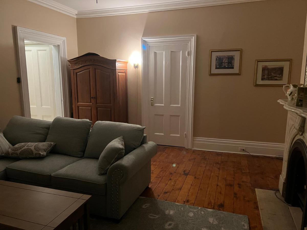1 Bedroom Private Victorian Apt In Convenient City Location On 5 Acre, Sleeps 4 بكبسي المظهر الخارجي الصورة
