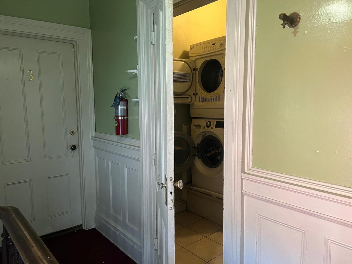 1 Bedroom Private Victorian Apt In Convenient City Location On 5 Acre, Sleeps 4 بكبسي المظهر الخارجي الصورة