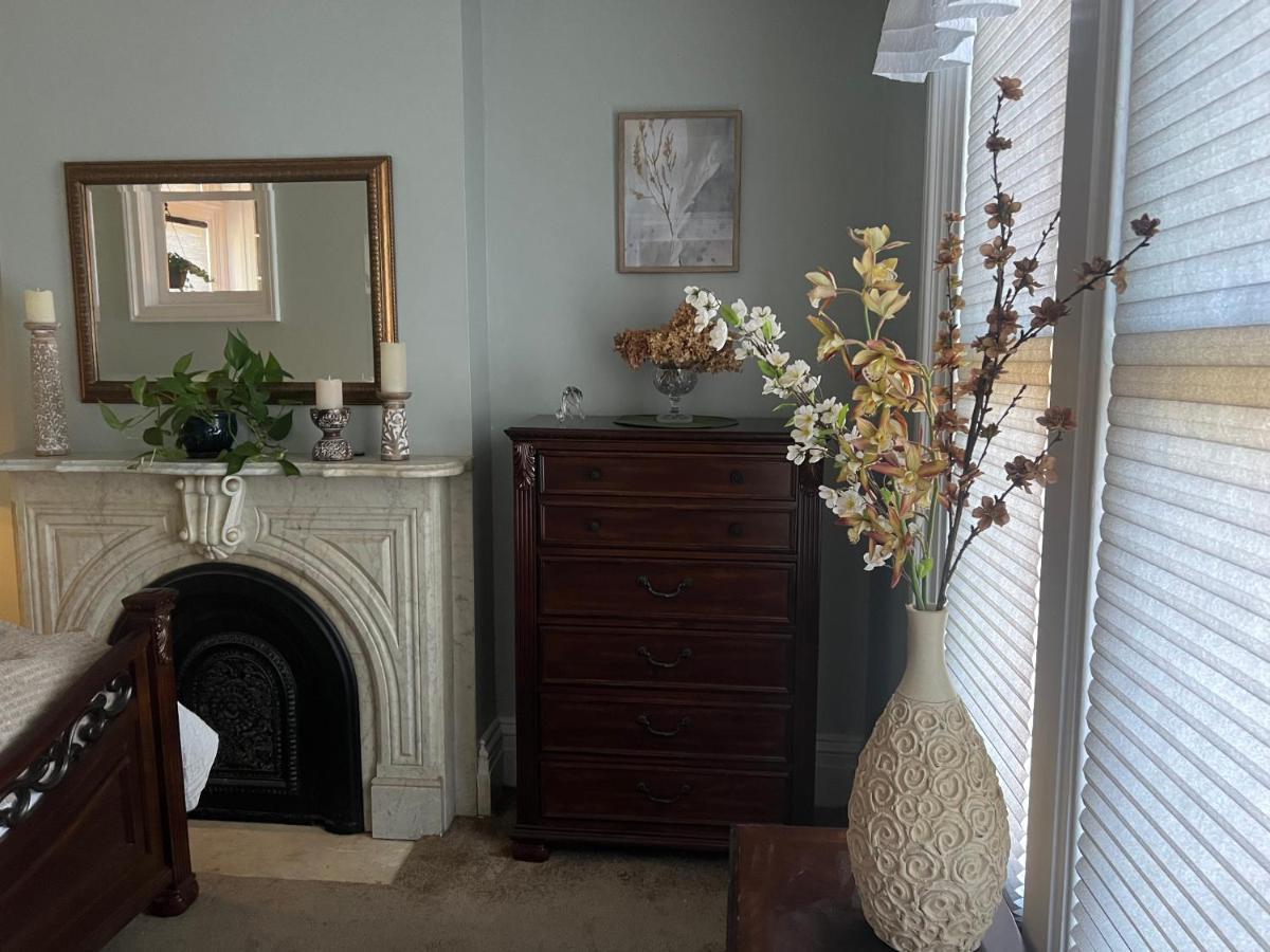 1 Bedroom Private Victorian Apt In Convenient City Location On 5 Acre, Sleeps 4 بكبسي المظهر الخارجي الصورة